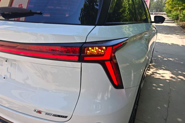 Used CHANGAN CS75 PLUS 2023 3rd Generation 1.5T Automatic Pilot Model Right Rear Taillight