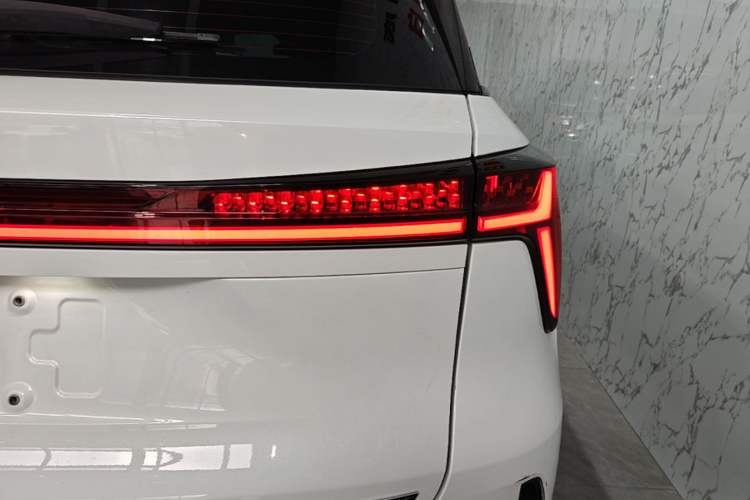 Used CHANGAN CS75 PLUS 2023 3rd Generation 1.5T Automatic Pilot Model Right Rear Taillight