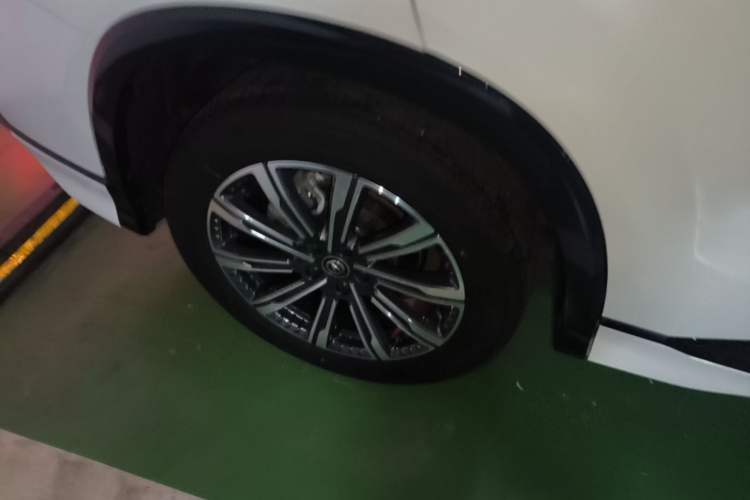 Used CHANGAN CS75 PLUS 2023 3rd Generation 1.5T Automatic Prestige Model Right Rear Wheel Hub