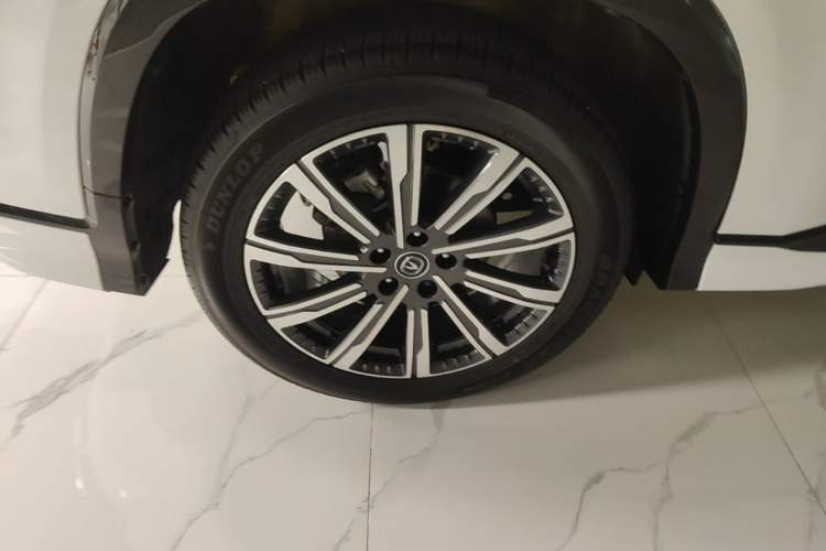Used CHANGAN CS75 PLUS 2023 3rd Generation 1.5T Automatic Pilot Model Right Rear Wheel Hub