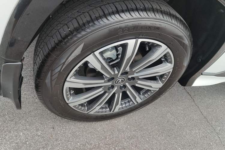 Used CHANGAN CS75 PLUS 2023 3rd Generation 1.5T Automatic Prestige Model Right Rear Wheel Hub