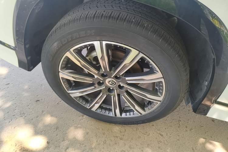 Used CHANGAN CS75 PLUS 2023 3rd Generation 1.5T Automatic Prestige Model Right Rear Wheel Hub