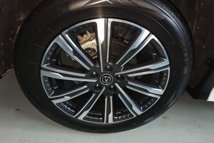 Used CHANGAN CS75 PLUS 2023 3rd Generation 1.5T Automatic Prestige Model Right Rear Wheel Hub
