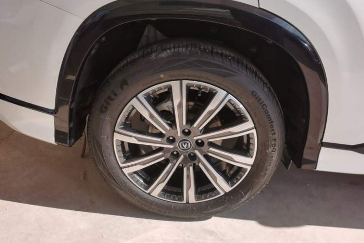 Used CHANGAN CS75 PLUS 2023 3rd Generation 1.5T Automatic Prestige Model Right Rear Wheel Hub