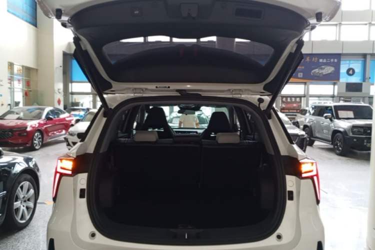 Used CHANGAN CS75 PLUS 2023 3rd Generation 1.5T Automatic Pilot Model Trunk