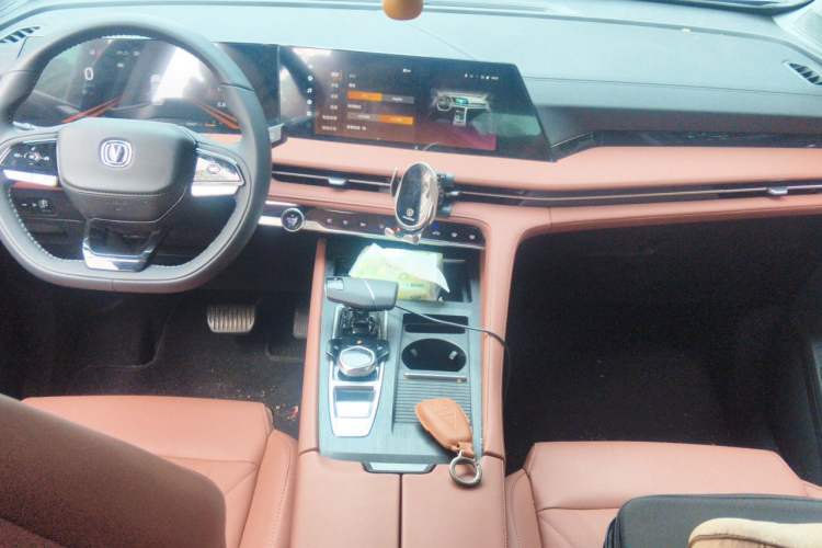 Used CHANGAN CS75 PLUS 2024 3rd Generation Champion Edition 1.5T Intelligent Drive Dynamic Model Center Console