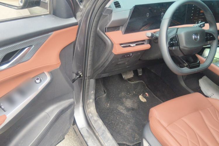 Used CHANGAN CS75 PLUS 2024 3rd Generation Champion Edition 1.5T Intelligent Drive Dynamic Model Driver Seat