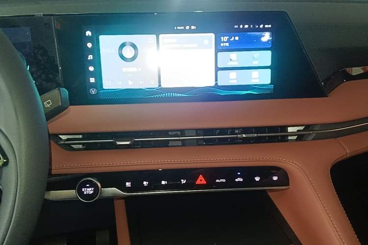 Used CHANGAN CS75 PLUS 2024 3rd Generation Champion Edition 1.5T Intelligent Drive Dynamic Model Audio And AC Panel
