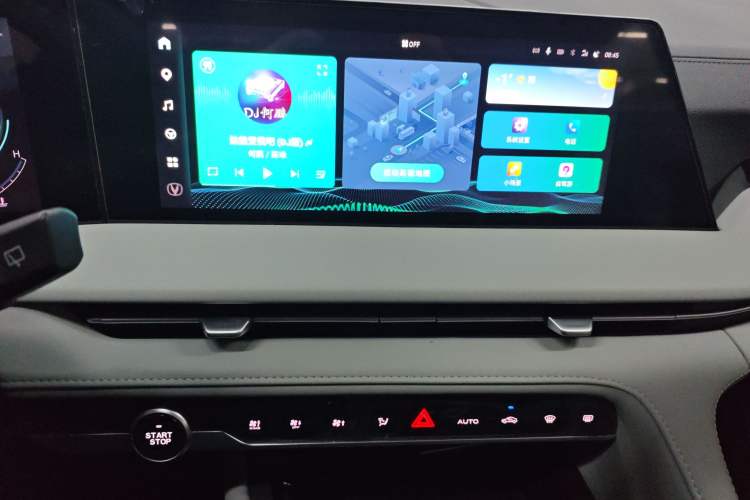 Used CHANGAN CS75 PLUS 2024 3rd Generation Champion Edition 1.5T Intelligent Drive Dynamic Model Audio And AC Panel