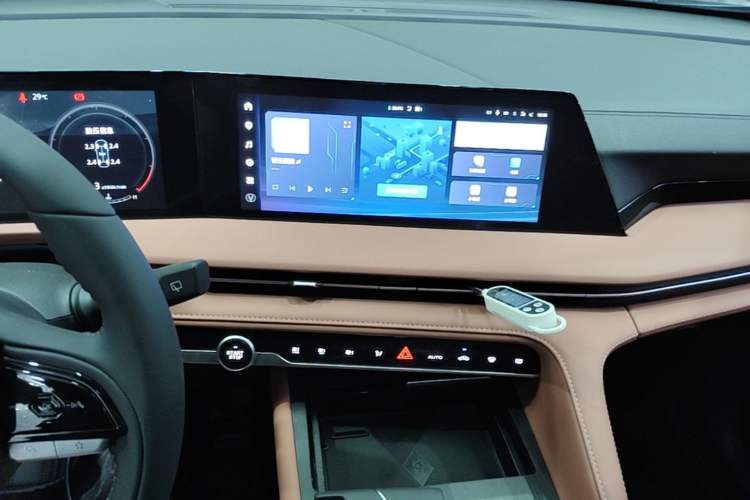 Used CHANGAN CS75 PLUS 2024 3rd Generation Champion Edition 1.5T Intelligent Drive Dynamic Model Audio And AC Panel