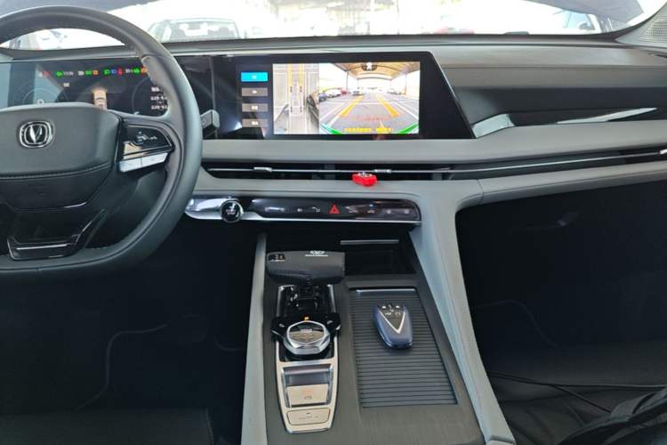 Used CHANGAN CS75 PLUS 2024 3rd Generation Champion Edition 1.5T Intelligent Drive Dynamic Model Audio And AC Panel