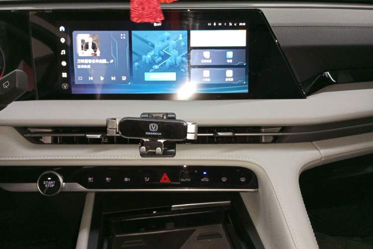 Used CHANGAN CS75 PLUS 2024 3rd Generation Champion Edition 1.5T Intelligent Drive Dynamic Model Audio And AC Panel
