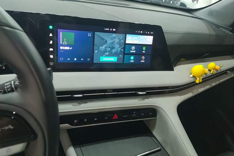 Used CHANGAN CS75 PLUS 2024 3rd Generation Champion Edition 1.5T Intelligent Drive Dynamic Model Audio And AC Panel