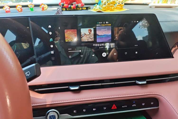 Used CHANGAN CS75 PLUS 2024 3rd Generation Champion Edition 1.5T Intelligent Drive Dynamic Model Audio And AC Panel