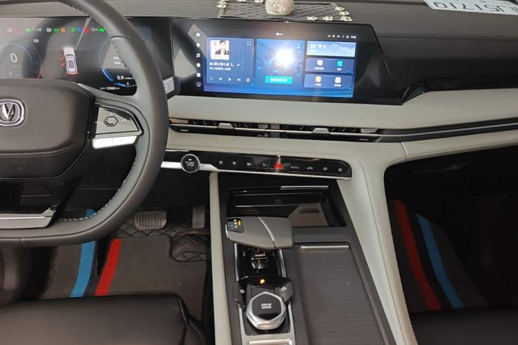 Used CHANGAN CS75 PLUS 2024 3rd Generation Champion Edition 1.5T Intelligent Drive Dynamic Model Audio And AC Panel