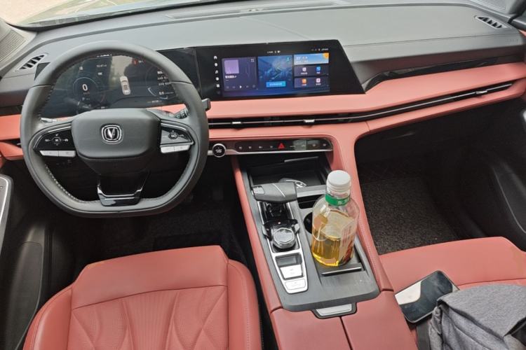 Used CHANGAN CS75 PLUS 2024 3rd Generation Champion Edition 1.5T Intelligent Drive Dynamic Model Center Console