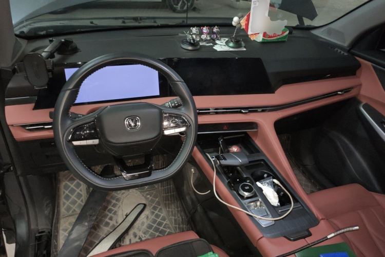 Used CHANGAN CS75 PLUS 2024 3rd Generation Champion Edition 1.5T Intelligent Drive Dynamic Model Center Console