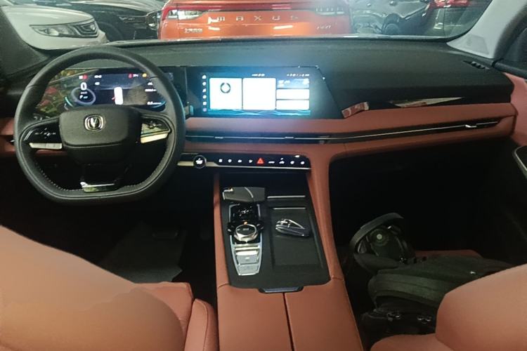 Used CHANGAN CS75 PLUS 2024 3rd Generation Champion Edition 1.5T Intelligent Drive Dynamic Model Center Console
