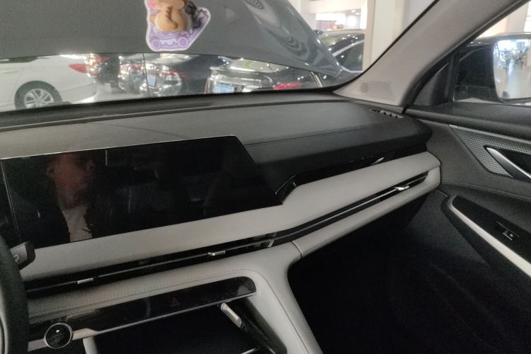 Used CHANGAN CS75 PLUS 2024 3rd Generation Champion Edition 1.5T Intelligent Drive Dynamic Model Center Console