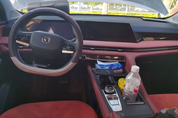 Used CHANGAN CS75 PLUS 2024 3rd Generation Champion Edition 1.5T Intelligent Drive Dynamic Model Center Console
