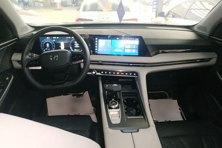 Used CHANGAN CS75 PLUS 2024 3rd Generation Champion Edition 1.5T Intelligent Drive Dynamic Model Center Console