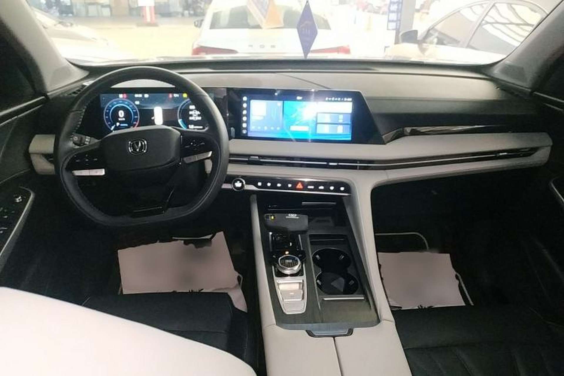 Used CHANGAN CS75 PLUS 2024 3rd Generation Champion Edition 1.5T Intelligent Drive Dynamic Model Center Console