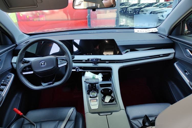 Used CHANGAN CS75 PLUS 2024 3rd Generation Champion Edition 1.5T Intelligent Drive Dynamic Model Center Console