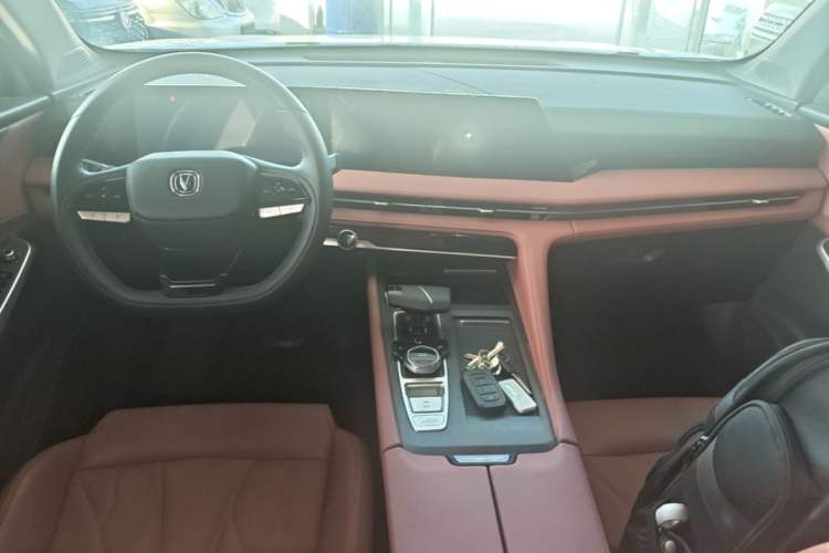 Used CHANGAN CS75 PLUS 2024 3rd Generation Champion Edition 1.5T Intelligent Drive Dynamic Model Center Console
