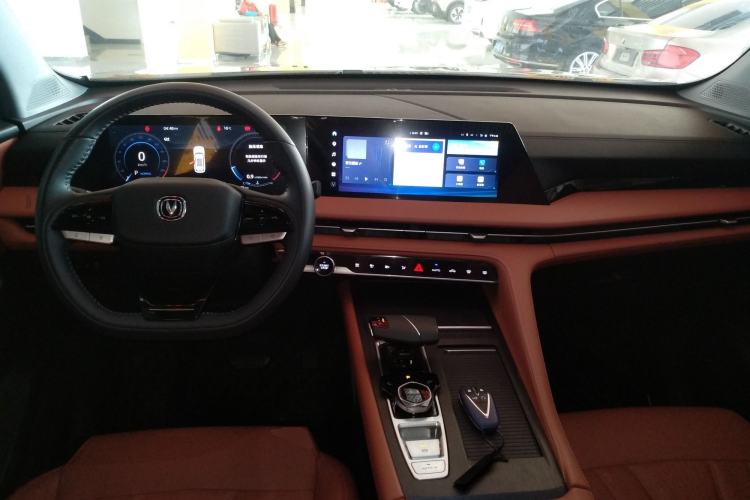 Used CHANGAN CS75 PLUS 2024 3rd Generation Champion Edition 1.5T Intelligent Drive Dynamic Model Center Console