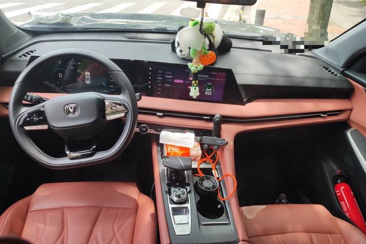 Used CHANGAN CS75 PLUS 2024 3rd Generation Champion Edition 1.5T Intelligent Drive Dynamic Model Center Console