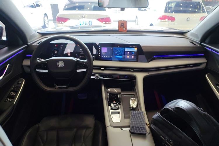 Used CHANGAN CS75 PLUS 2024 3rd Generation Champion Edition 1.5T Intelligent Drive Dynamic Model Center Console