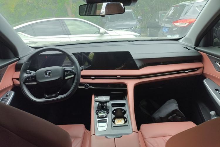 Used CHANGAN CS75 PLUS 2024 3rd Generation Champion Edition 1.5T Intelligent Drive Dynamic Model Center Console