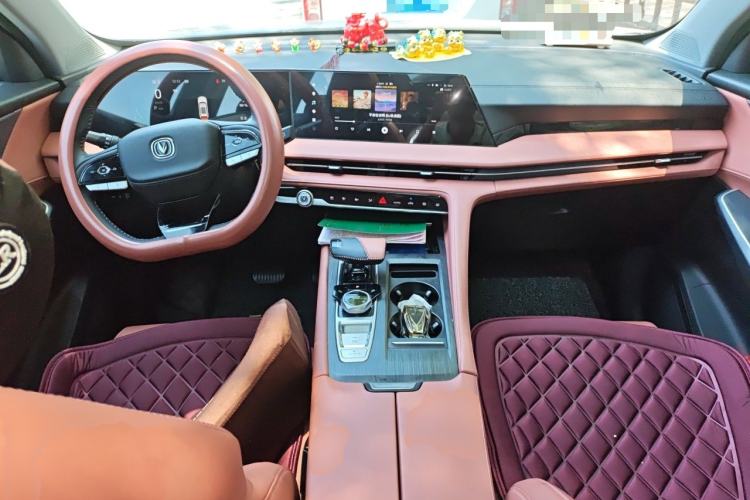 Used CHANGAN CS75 PLUS 2024 3rd Generation Champion Edition 1.5T Intelligent Drive Dynamic Model Center Console