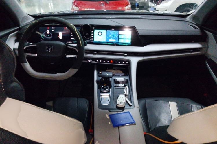 Used CHANGAN CS75 PLUS 2024 3rd Generation Champion Edition 1.5T Intelligent Drive Dynamic Model Center Console