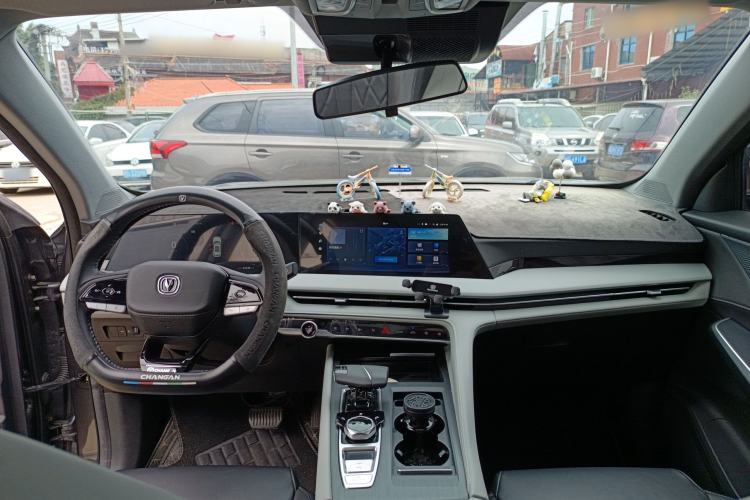 Used CHANGAN CS75 PLUS 2024 3rd Generation Champion Edition 1.5T Intelligent Drive Dynamic Model Center Console