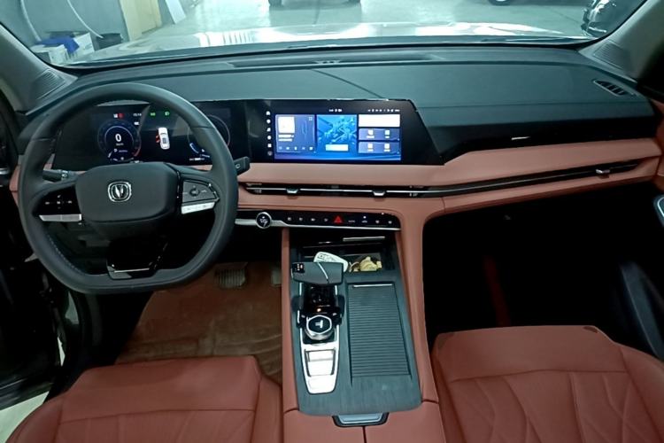 Used CHANGAN CS75 PLUS 2024 3rd Generation Champion Edition 1.5T Intelligent Drive Dynamic Model Center Console