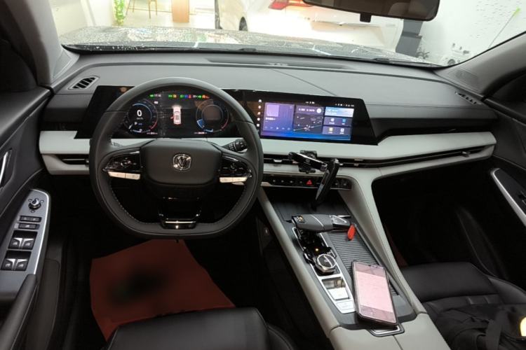 Used CHANGAN CS75 PLUS 2024 3rd Generation Champion Edition 1.5T Intelligent Drive Dynamic Model Center Console