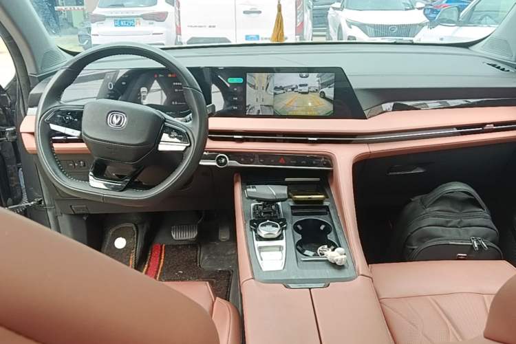 Used CHANGAN CS75 PLUS 2024 3rd Generation Champion Edition 1.5T Intelligent Drive Dynamic Model Center Console