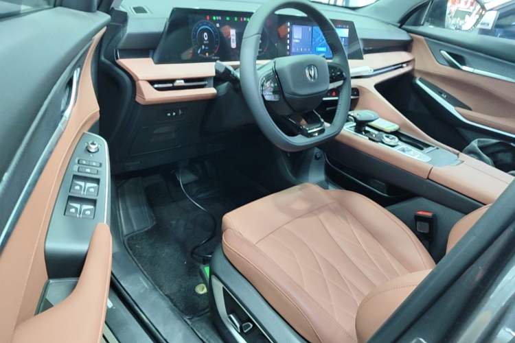 Used CHANGAN CS75 PLUS 2024 3rd Generation Champion Edition 1.5T Intelligent Drive Dynamic Model Driver Seat