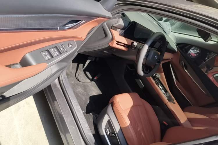 Used CHANGAN CS75 PLUS 2024 3rd Generation Champion Edition 1.5T Intelligent Drive Dynamic Model Driver Seat