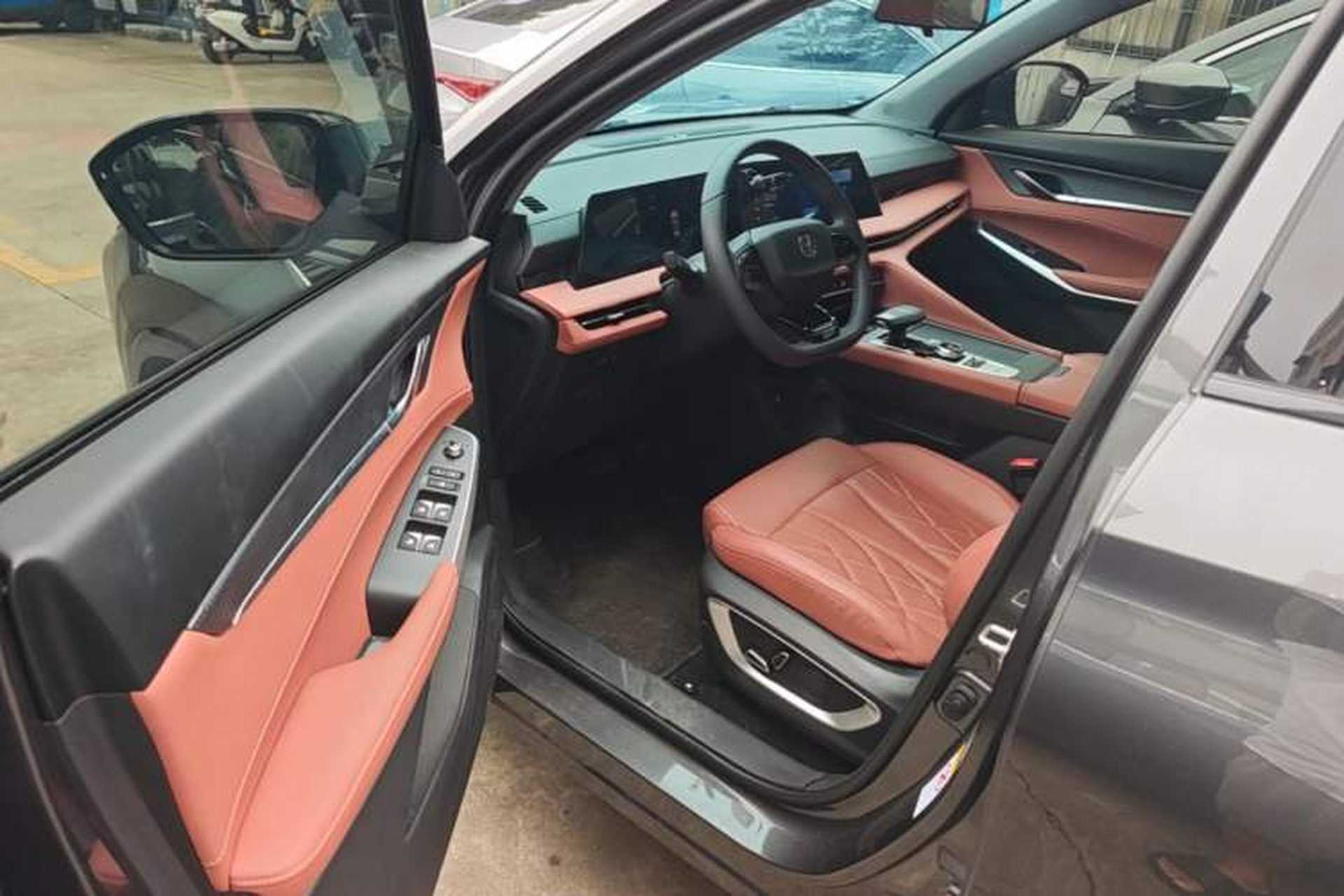 Used CHANGAN CS75 PLUS 2024 3rd Generation Champion Edition 1.5T Intelligent Drive Dynamic Model Driver Seat