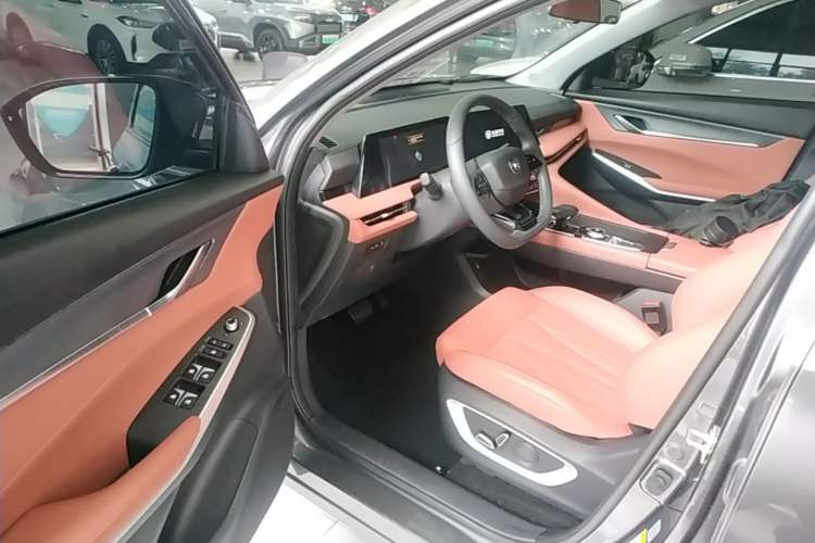 Used CHANGAN CS75 PLUS 2024 3rd Generation Champion Edition 1.5T Intelligent Drive Dynamic Model Driver Seat