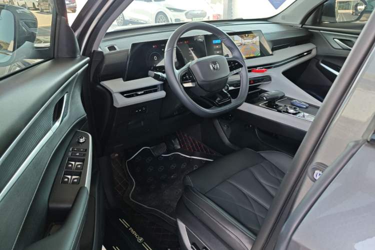 Used CHANGAN CS75 PLUS 2024 3rd Generation Champion Edition 1.5T Intelligent Drive Dynamic Model Driver Seat