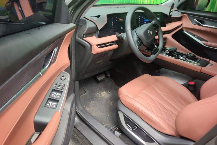 Used CHANGAN CS75 PLUS 2024 3rd Generation Champion Edition 1.5T Intelligent Drive Dynamic Model Driver Seat
