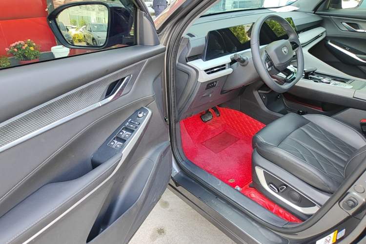 Used CHANGAN CS75 PLUS 2024 3rd Generation Champion Edition 1.5T Intelligent Drive Dynamic Model Driver Seat