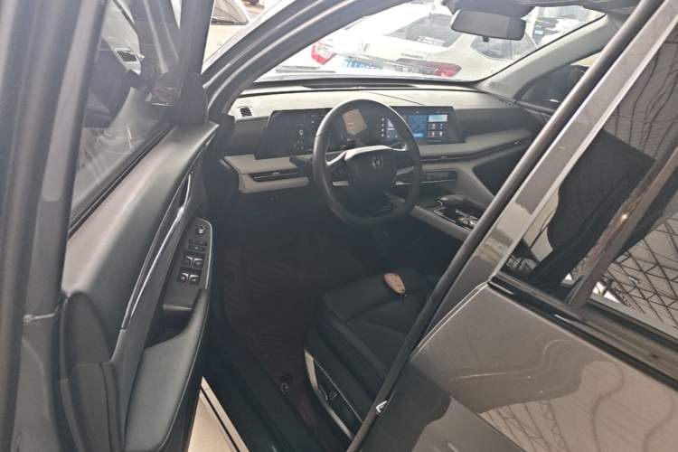 Used CHANGAN CS75 PLUS 2024 3rd Generation Champion Edition 1.5T Intelligent Drive Dynamic Model Driver Seat