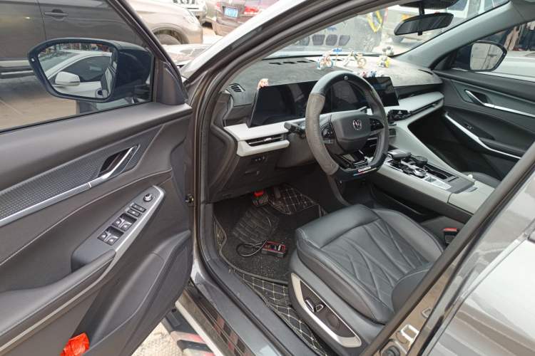 Used CHANGAN CS75 PLUS 2024 3rd Generation Champion Edition 1.5T Intelligent Drive Dynamic Model Driver Seat