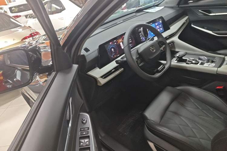 Used CHANGAN CS75 PLUS 2024 3rd Generation Champion Edition 1.5T Intelligent Drive Dynamic Model Driver Seat
