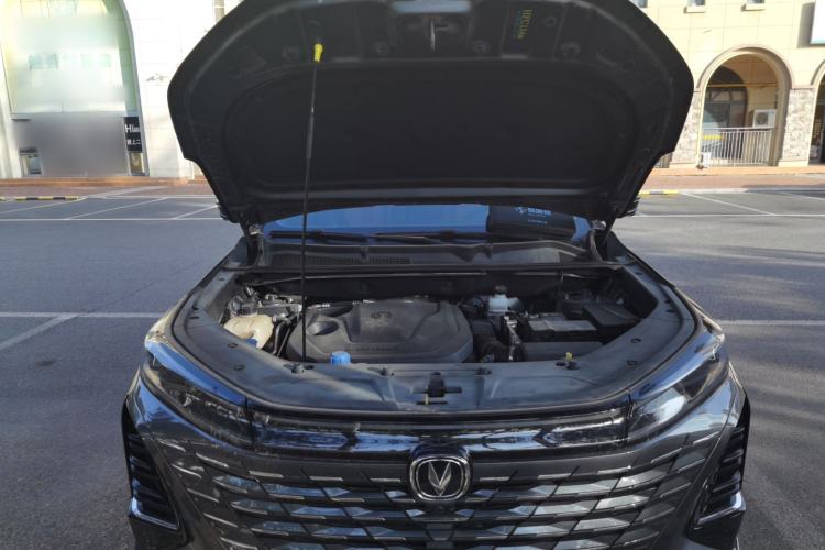 Used CHANGAN CS75 PLUS 2024 3rd Generation Champion Edition 1.5T Intelligent Drive Dynamic Model Engine Bay