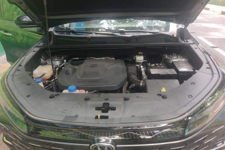 Used CHANGAN CS75 PLUS 2024 3rd Generation Champion Edition 1.5T Intelligent Drive Dynamic Model Engine Bay